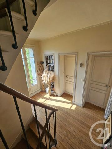 Maison à vendre  8 pièces - 172,89 m 2   LA VARENNE ST HILAIRE  - 94