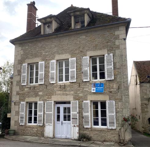 Charmante maison de village en pierre avec grange indépendante-2 chambres- L'ISLE SUR SEREIN (89)