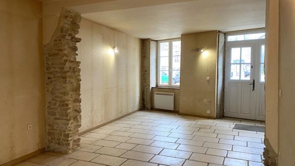 Charmante maison de village en pierre avec grange indépendante-2 chambres- L'ISLE SUR SEREIN (89)