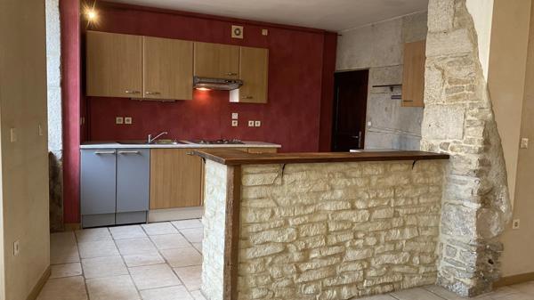 Charmante maison de village en pierre avec grange indépendante-2 chambres- L'ISLE SUR SEREIN (89)