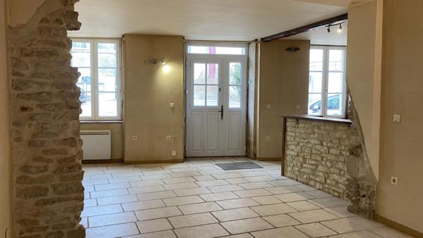 Charmante maison de village en pierre avec grange indépendante-2 chambres- L'ISLE SUR SEREIN (89)