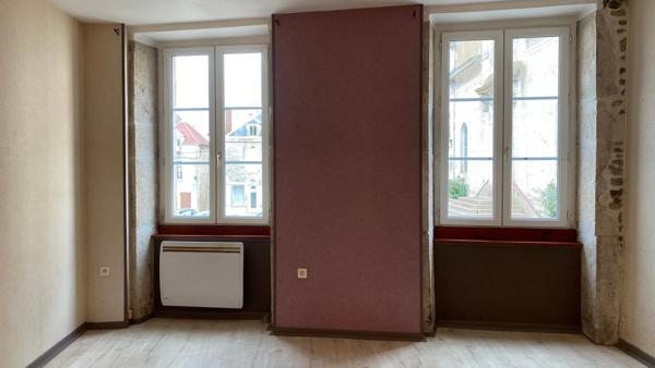 Charmante maison de village en pierre avec grange indépendante-2 chambres- L'ISLE SUR SEREIN (89)