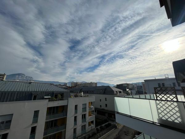Appartement à louer    1 pièce • 32,35 m2 Chambéry