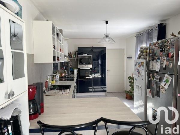 Maison traditionnelle 6 pièces de 145 m² à Villeneuve-la-Guyard (89340)