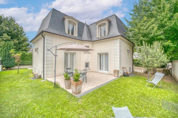 Maison
         6 pièces
        - 130 m² 670 000 € *