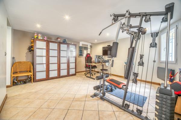 Maison
         6 pièces
        - 130 m² 670 000 € *