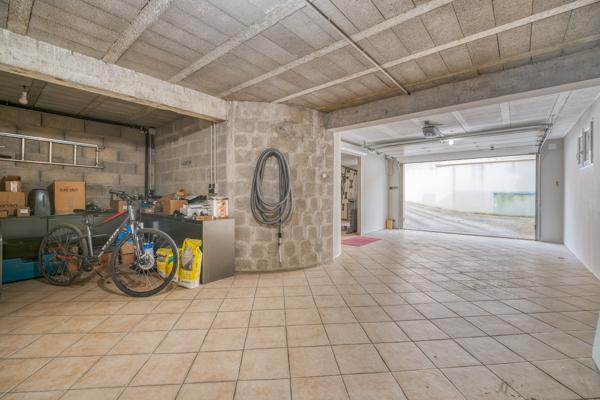 Maison
         6 pièces
        - 130 m² 670 000 € *