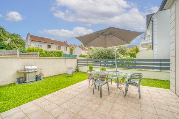 Maison
         6 pièces
        - 130 m² 670 000 € *