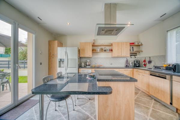 Maison
         6 pièces
        - 130 m² 670 000 € *
