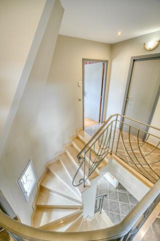Maison
         6 pièces
        - 130 m² 670 000 € *