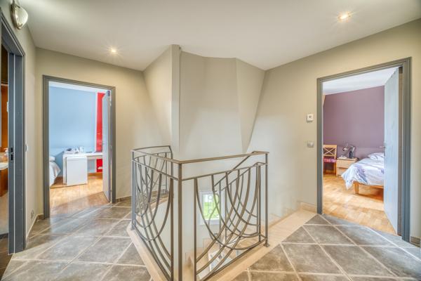 Maison
         6 pièces
        - 130 m² 670 000 € *