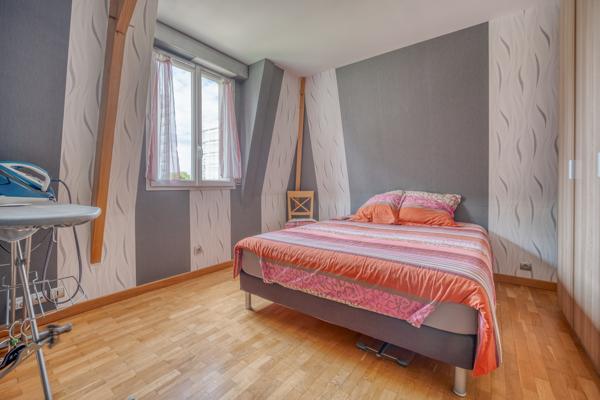 Maison
         6 pièces
        - 130 m² 670 000 € *