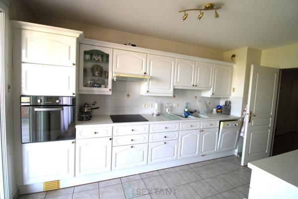 DIVONNE-LES-BAINS- Bel appartement T4 de 117 m² -  730.000 