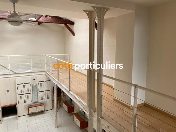Vente
                Immeuble281 m² - 10 Pièces -
                    LA ROCHE SUR YON (85000)