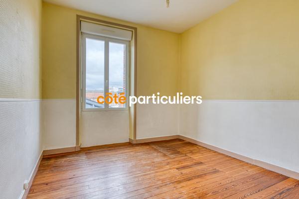 Vente
                Immeuble281 m² - 10 Pièces -
                    LA ROCHE SUR YON (85000)