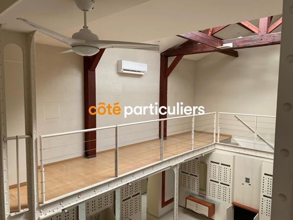 Vente
                Immeuble281 m² - 10 Pièces -
                    LA ROCHE SUR YON (85000)