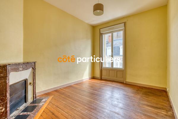 Vente
                Immeuble281 m² - 10 Pièces -
                    LA ROCHE SUR YON (85000)