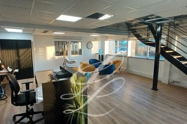 Location - ENTREPOT 1030 m 2