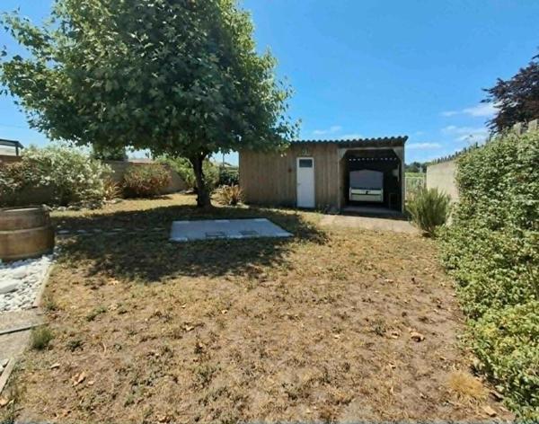 Maison de plain-pied récente 2020 avec jardin sans vis-à-vis, dépendance, carport et possibilité d'extension