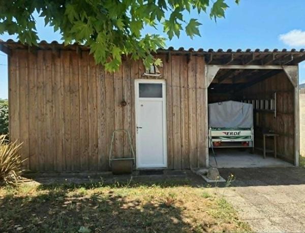 Maison de plain-pied récente 2020 avec jardin sans vis-à-vis, dépendance, carport et possibilité d'extension