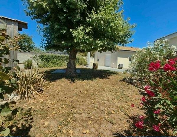 Maison de plain-pied récente 2020 avec jardin sans vis-à-vis, dépendance, carport et possibilité d'extension