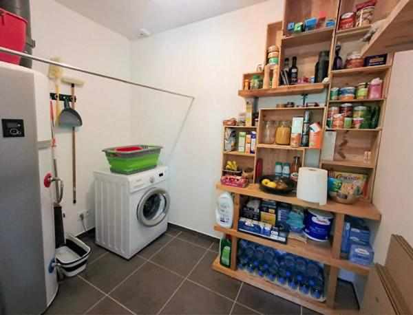 Maison de plain-pied récente 2020 avec jardin sans vis-à-vis, dépendance, carport et possibilité d'extension