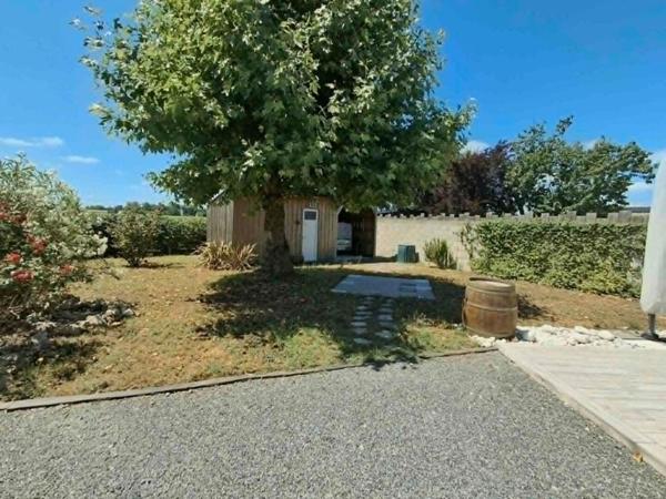 Maison de plain-pied récente 2020 avec jardin sans vis-à-vis, dépendance, carport et possibilité d'extension
