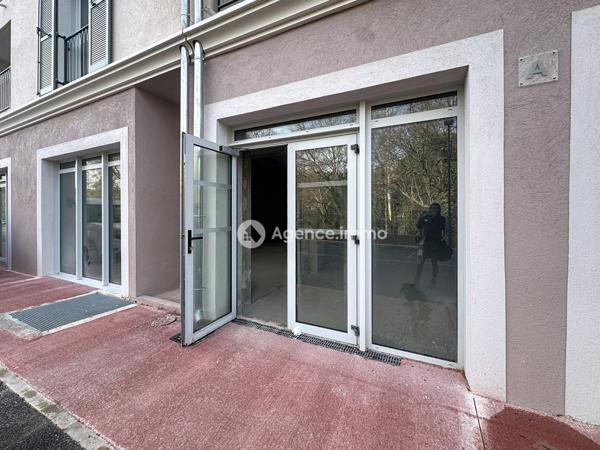 À vendre - Autres commerces situé à Flassans-sur-Issole (83340)