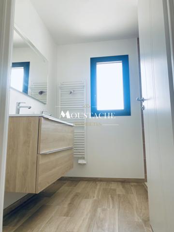 VILLA AU STYLE CONTEMPORAIN AVEC PATIO - 200 M DU CENTRE-VILLE DE VAUX SUR MER -