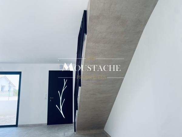 VILLA AU STYLE CONTEMPORAIN AVEC PATIO - 200 M DU CENTRE-VILLE DE VAUX SUR MER -