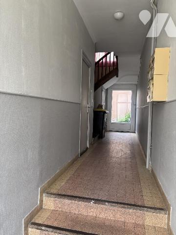 FOUGERES Exclusivement à l'Etude, Rue Chanzy, Proche écoles, collège et commerces, Un apparteme...