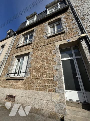 FOUGERES Exclusivement à l'Etude, Rue Chanzy, Proche écoles, collège et commerces, Un apparteme...