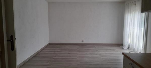 Vente                                                      Appartement
                        
                     2 pièces                      49 m2                     à Floirac
