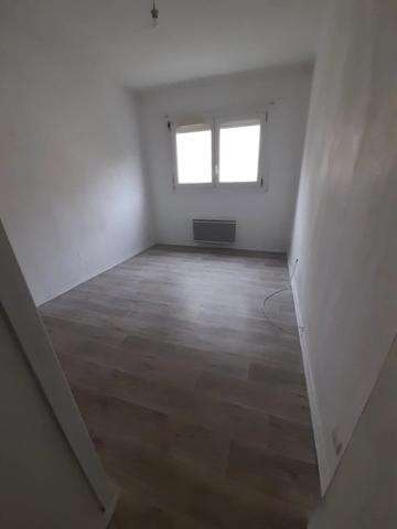 Vente                                                      Appartement
                        
                     2 pièces                      49 m2                     à Floirac