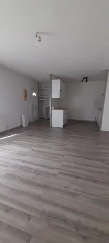 Vente                                                      Appartement
                        
                     2 pièces                      49 m2                     à Floirac