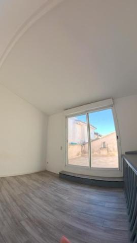 Le Thor, toit-terrasse et garage au cœur du village