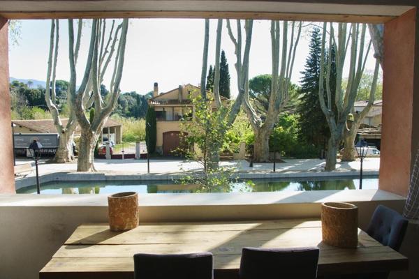 Cucuron, magnifique duplex T3 rénové avec terrasse