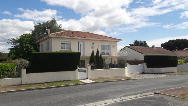 Vente
                Maison112,72 m² - 4 Pièces -
                    SAUJON (17600)