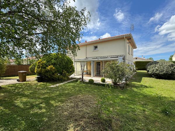 Vente
                Maison112,72 m² - 4 Pièces -
                    SAUJON (17600)