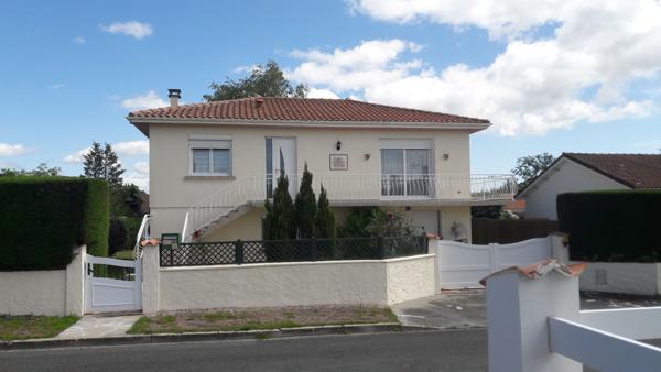 Vente
                Maison112,72 m² - 4 Pièces -
                    SAUJON (17600)
