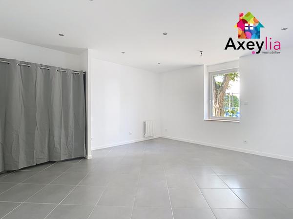 Roanne () A VENDRE - ROANNE CENTRE - APPARTEMENT T2 ENTIÈREMENT RÉNOVÉ EN REZ-DE-JARDIN AVEC COURETTE