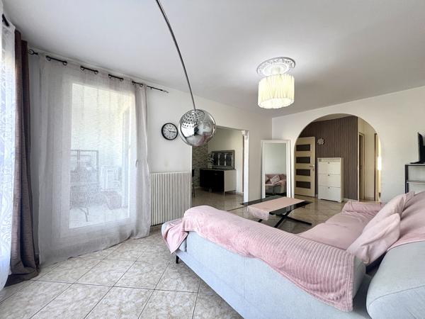 13013 MARSEILLE - Les Olives. Rés "Le Grand Verger" - Appartement 5/6 pièces 105m2, balcon, cave et garage.