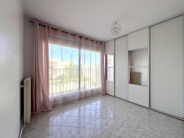 13013 MARSEILLE - Les Olives. Rés "Le Grand Verger" - Appartement 5/6 pièces 105m2, balcon, cave et garage.
