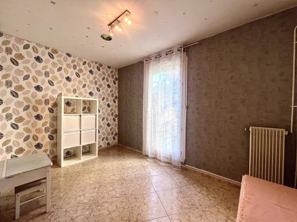 13013 MARSEILLE - Les Olives. Rés "Le Grand Verger" - Appartement 5/6 pièces 105m2, balcon, cave et garage.