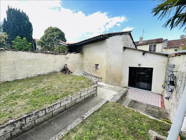 Immeuble à vendre 114 030 € Barbezieux-Saint-Hilaire 121 m² DPE D