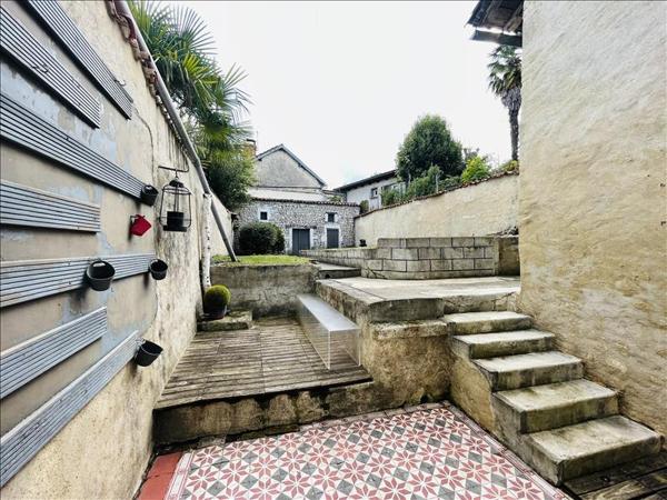 Immeuble à vendre 114 030 € Barbezieux-Saint-Hilaire 121 m² DPE D