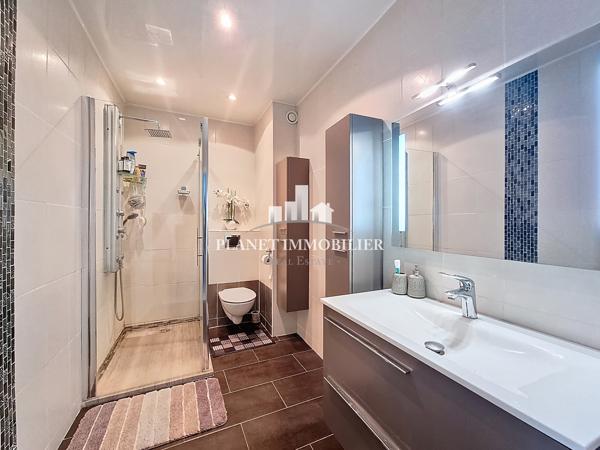 JUAN LES PINS - ROSTAGNE - SUPERBE 3 PIECES - TERRASSE - GARAGE - CAVE