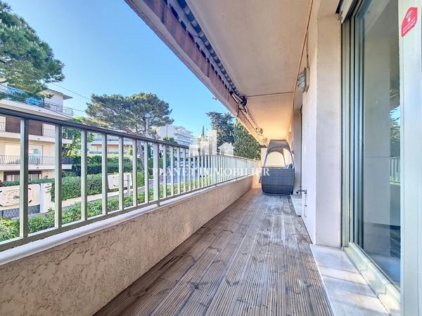 JUAN LES PINS - ROSTAGNE - SUPERBE 3 PIECES - TERRASSE - GARAGE - CAVE
