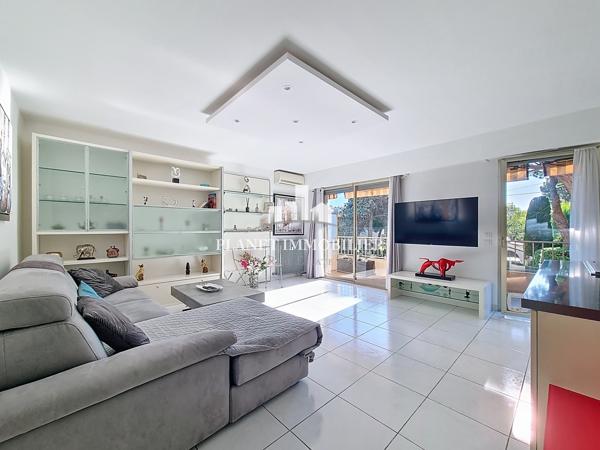 JUAN LES PINS - ROSTAGNE - SUPERBE 3 PIECES - TERRASSE - GARAGE - CAVE