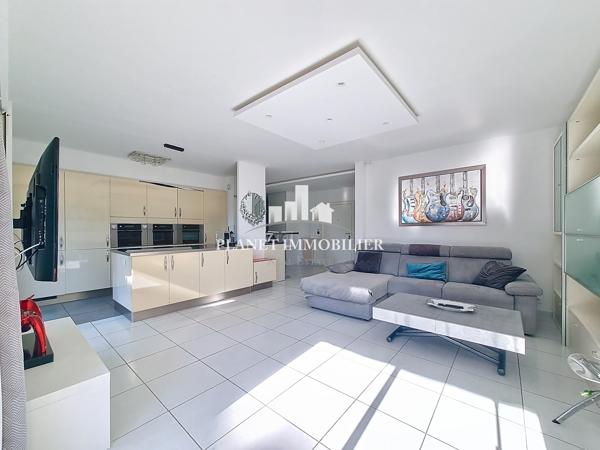 JUAN LES PINS - ROSTAGNE - SUPERBE 3 PIECES - TERRASSE - GARAGE - CAVE